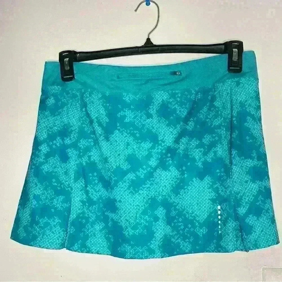 The North Face 2 in 1 Skort Digital Print Size Medium - Picture 2 of 4